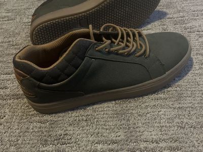 London Underground Men's Green Casual Sneakers with Tan Soles & Laces - Size 9