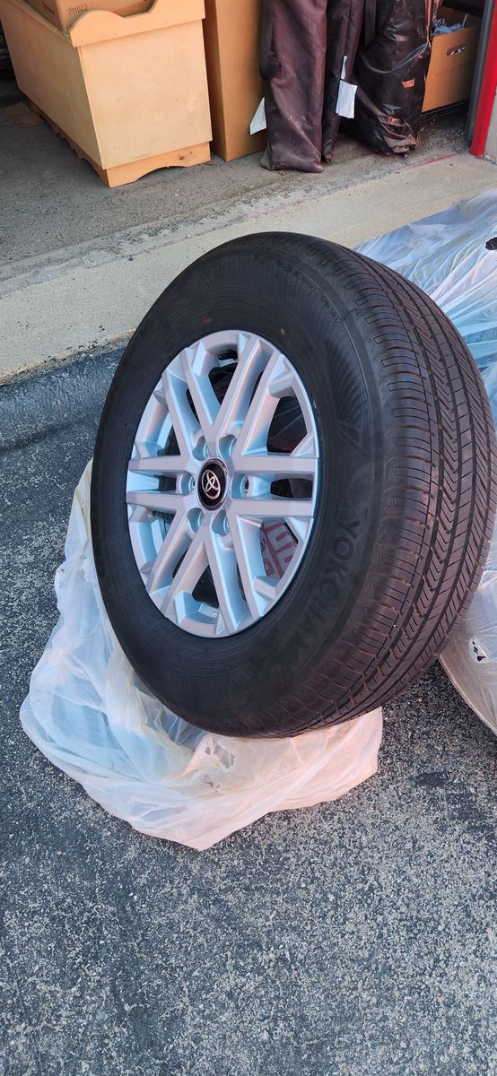 Toyota Tundra 2025 Wheels, Tires and Lug Nuts