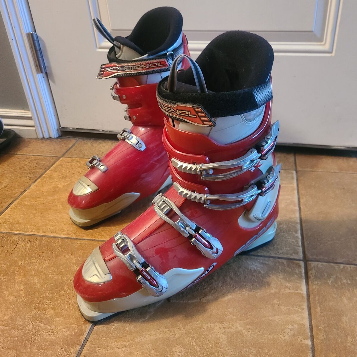 ski boots 31-31.5 M13-13.5