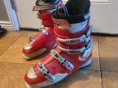 ski boots 31-31.5 M13-13.5