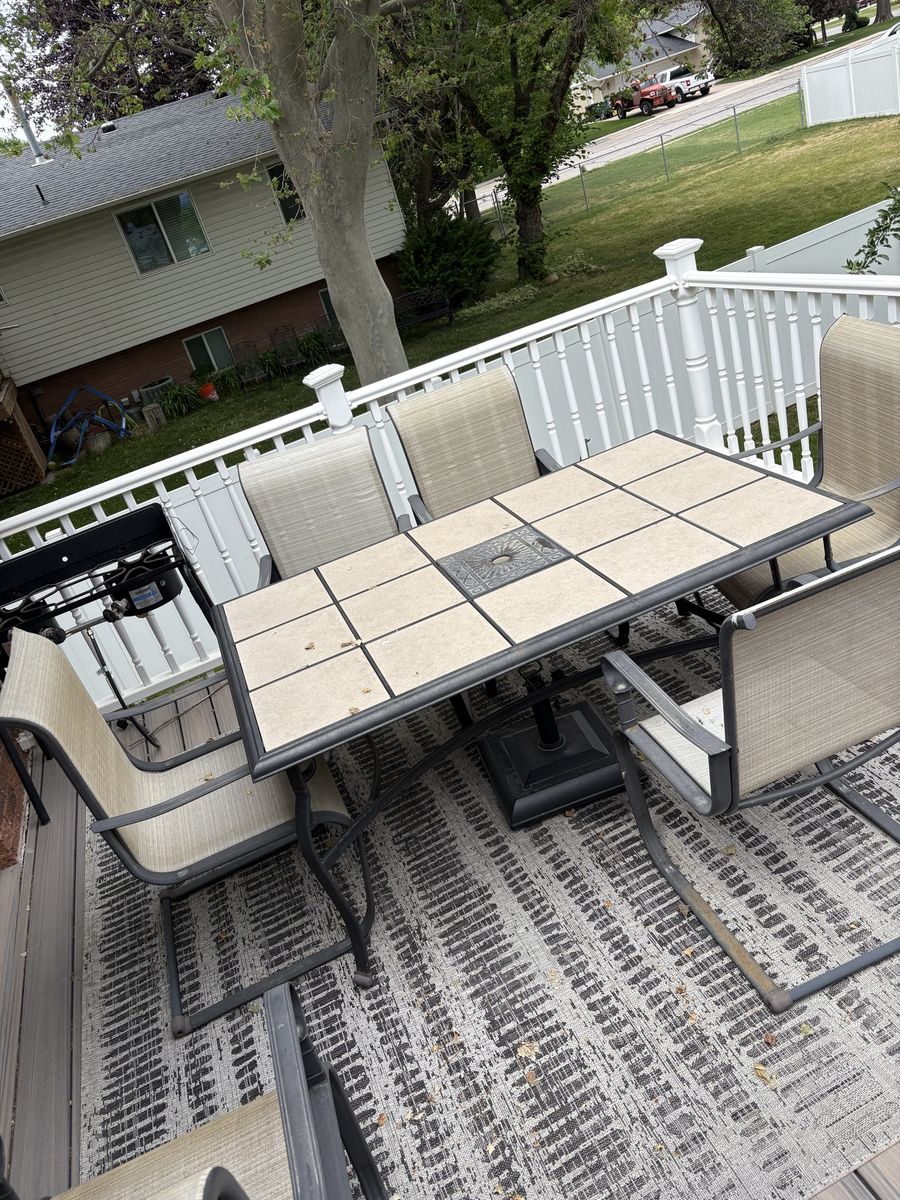 Outdoor table and Chairs