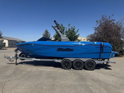 2023 Malibu 26 LSV