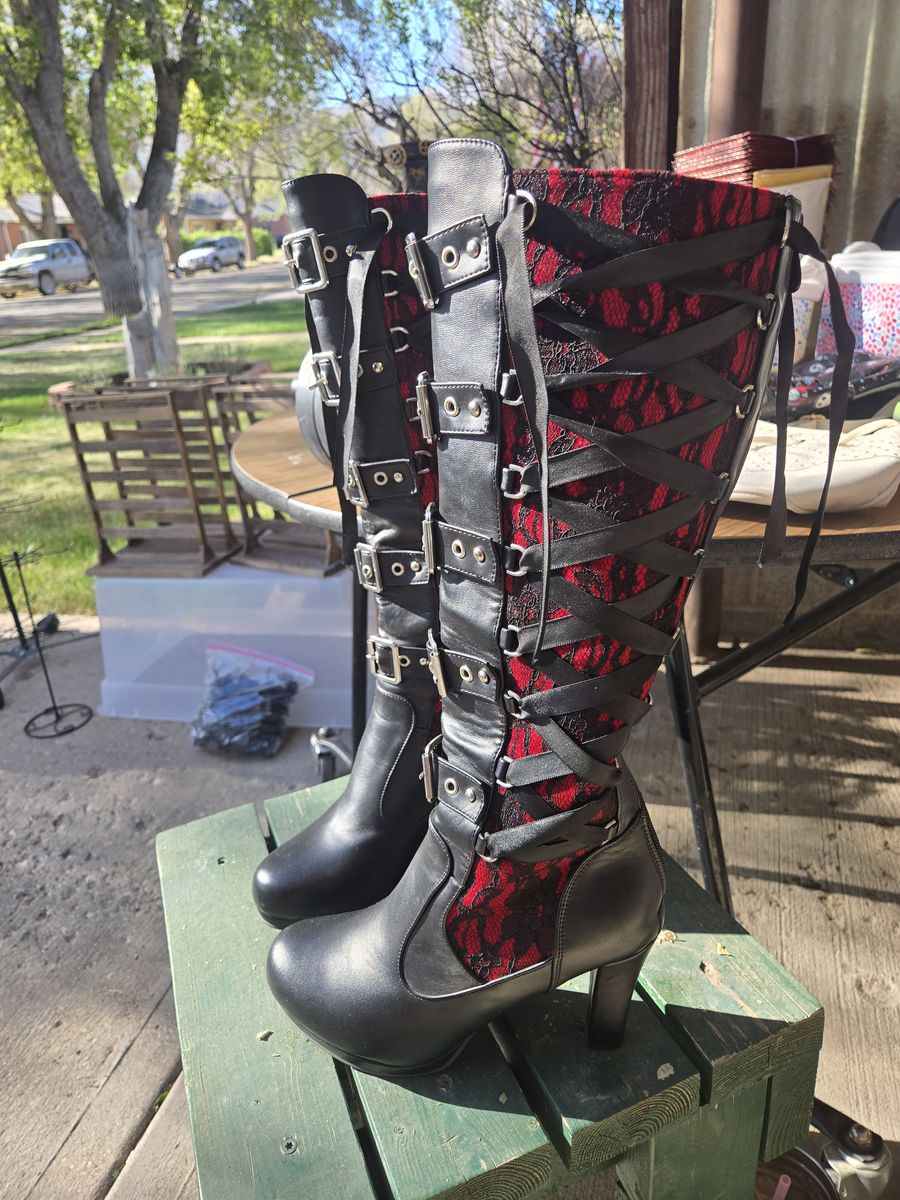 Size 9 knee high black heel boots