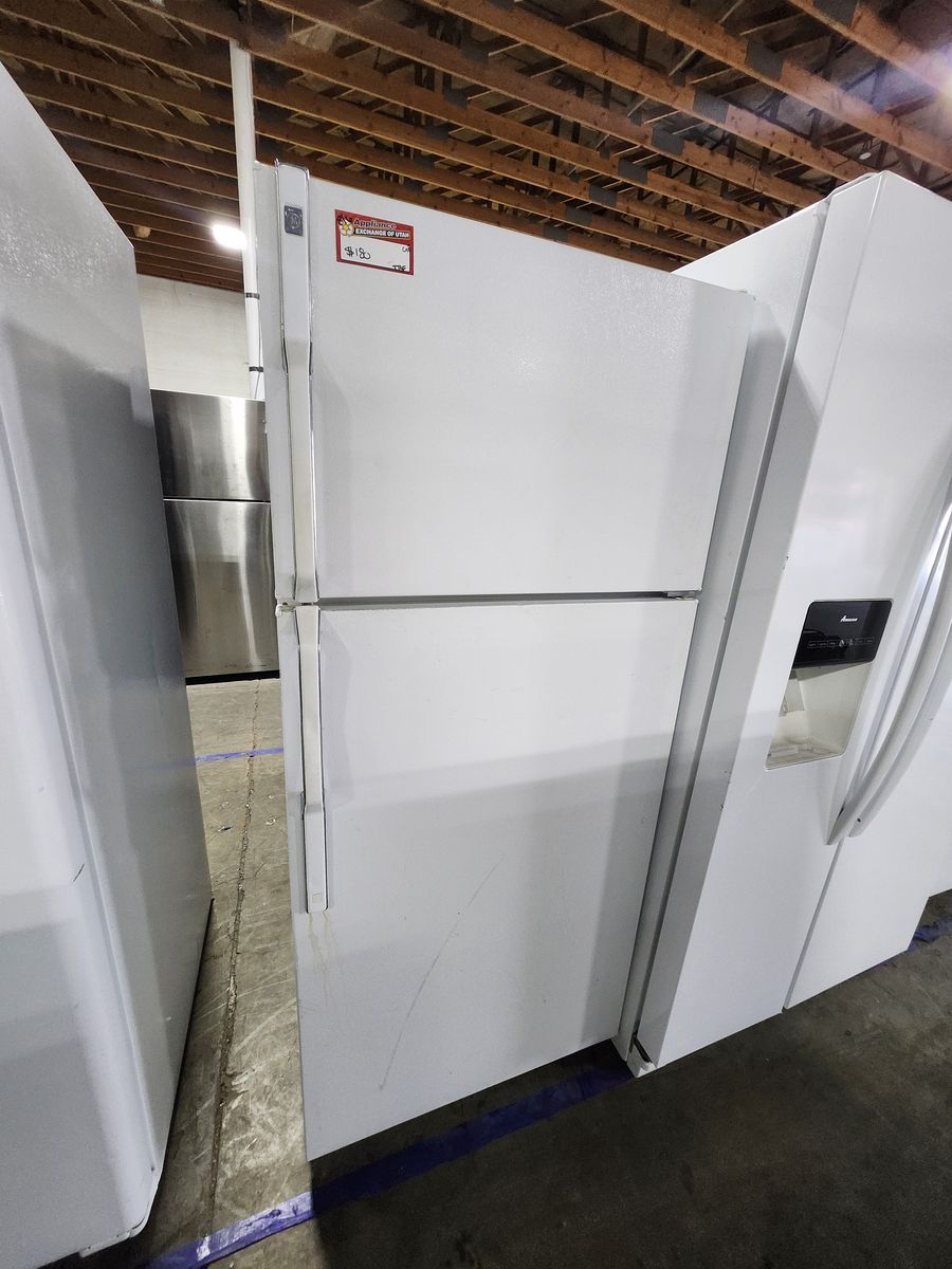 GE Top Freezer Refrigerator With a Full Warranty!