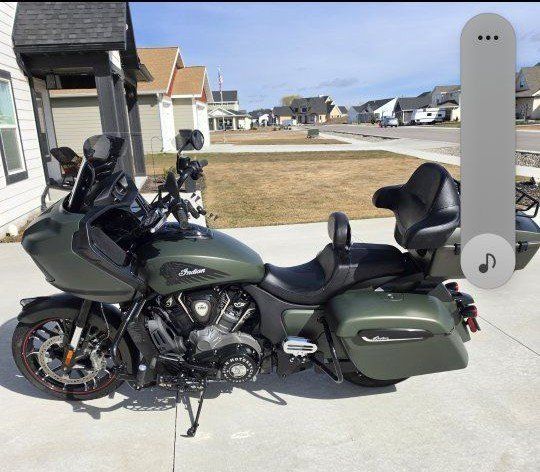 2023 Indian Challenger Dark Horse