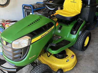 John Deere S240 Riding Mower