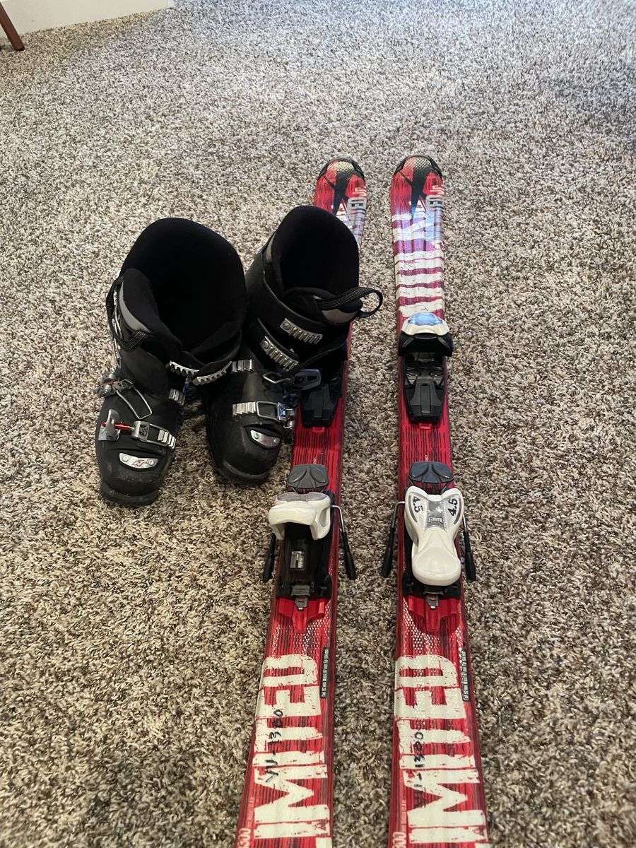 Volkl Unlimited 130 cm Kids Skis w/ Boots & Bindings