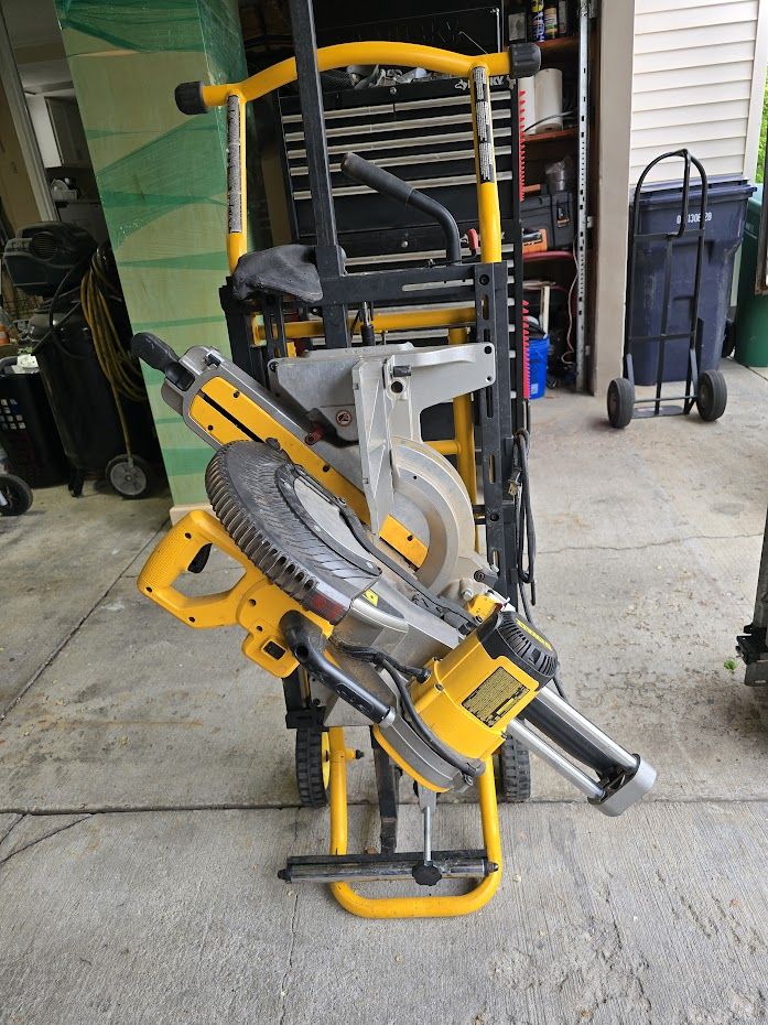 Dewalt 15 Amp Corded 12 in. Double Bevel Sliding Compound Miter Saw with rolling stand