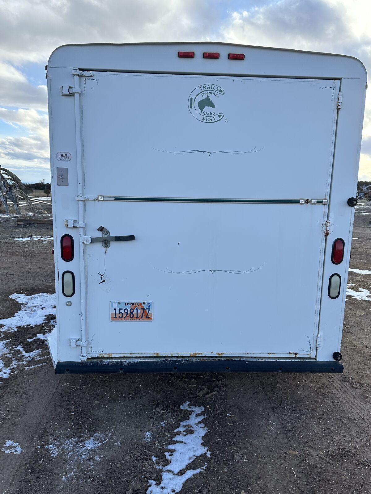 2000 3 horse slant trailer