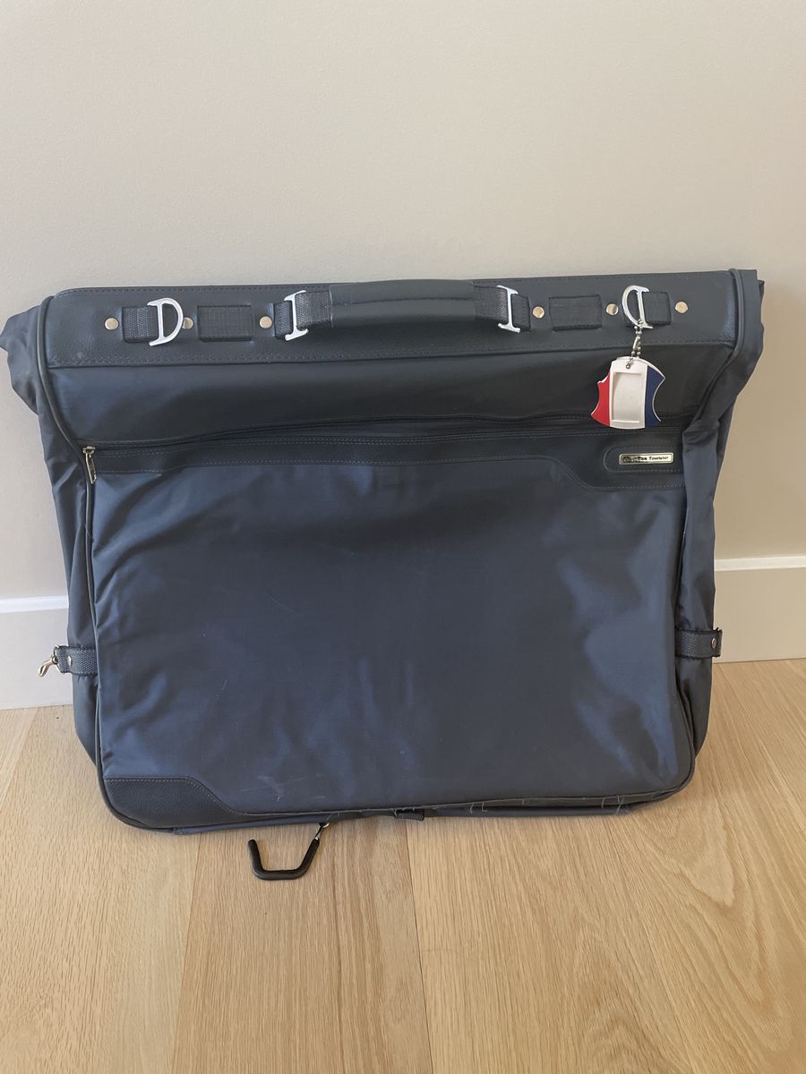 American Tourister Uplift Garment Bag