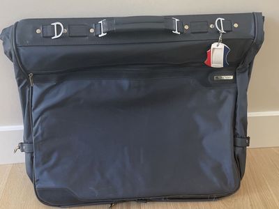 American Tourister Uplift Garment Bag