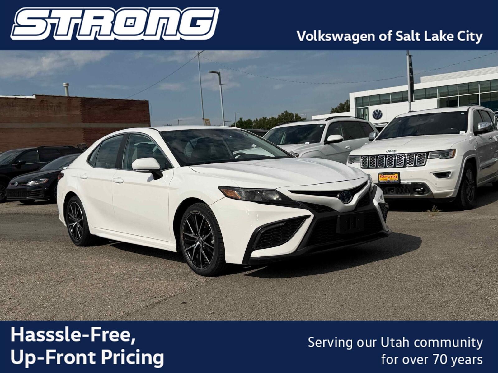 2022 Toyota Camry Hybrid SE