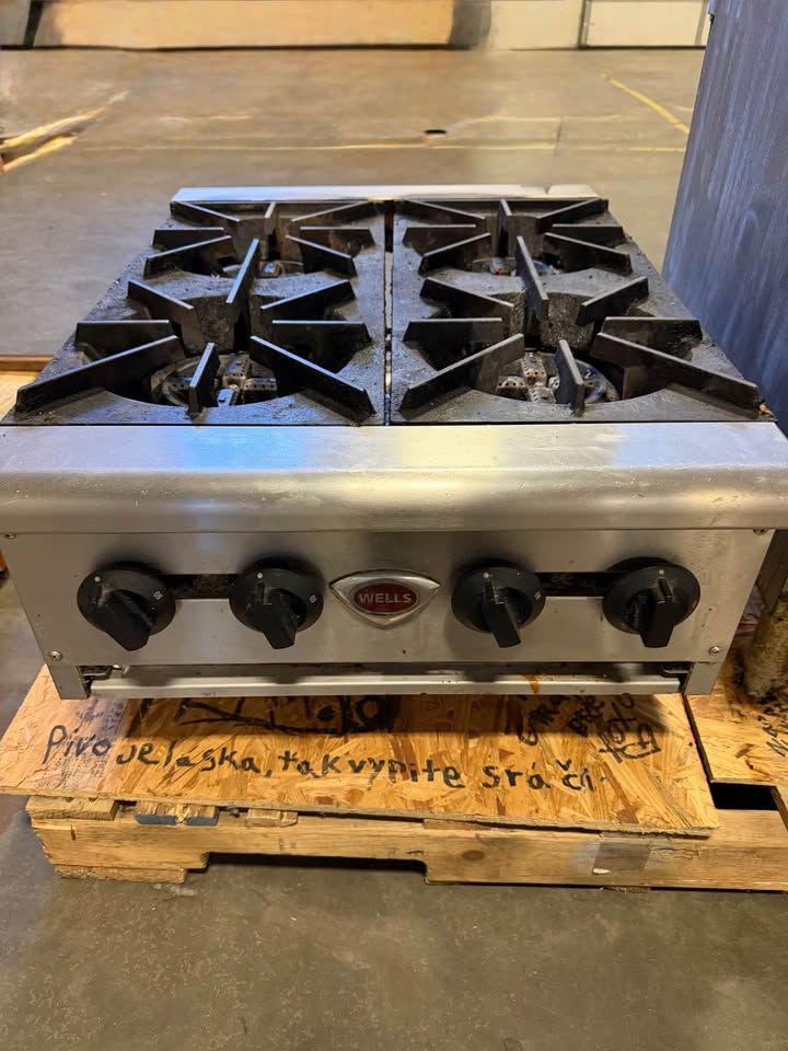 Wells Gas Four Burner Stove