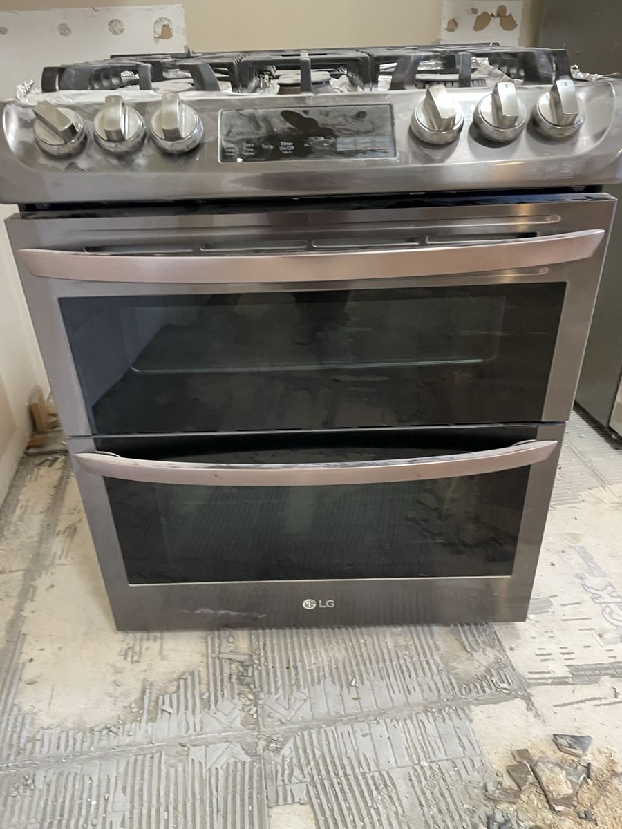 LG 6.9 cu ft Double Oven Gas Range - Black Stainle