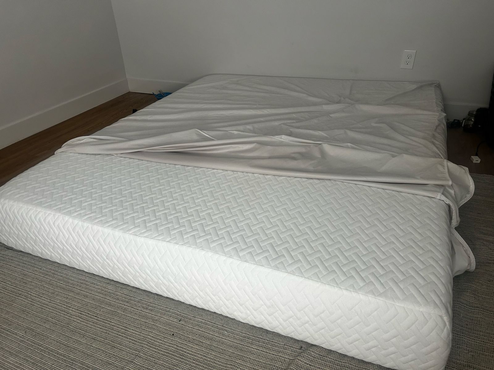 King size medium firm memory foam mattress.