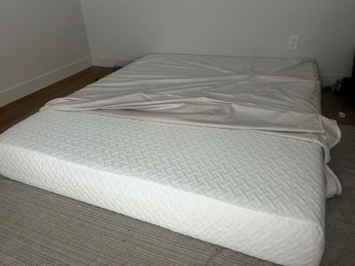King size medium firm memory foam mattress.