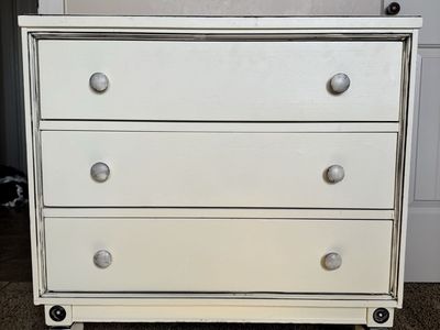 Vintage Distressed White 3-Drawer Dresser with Round Knobs