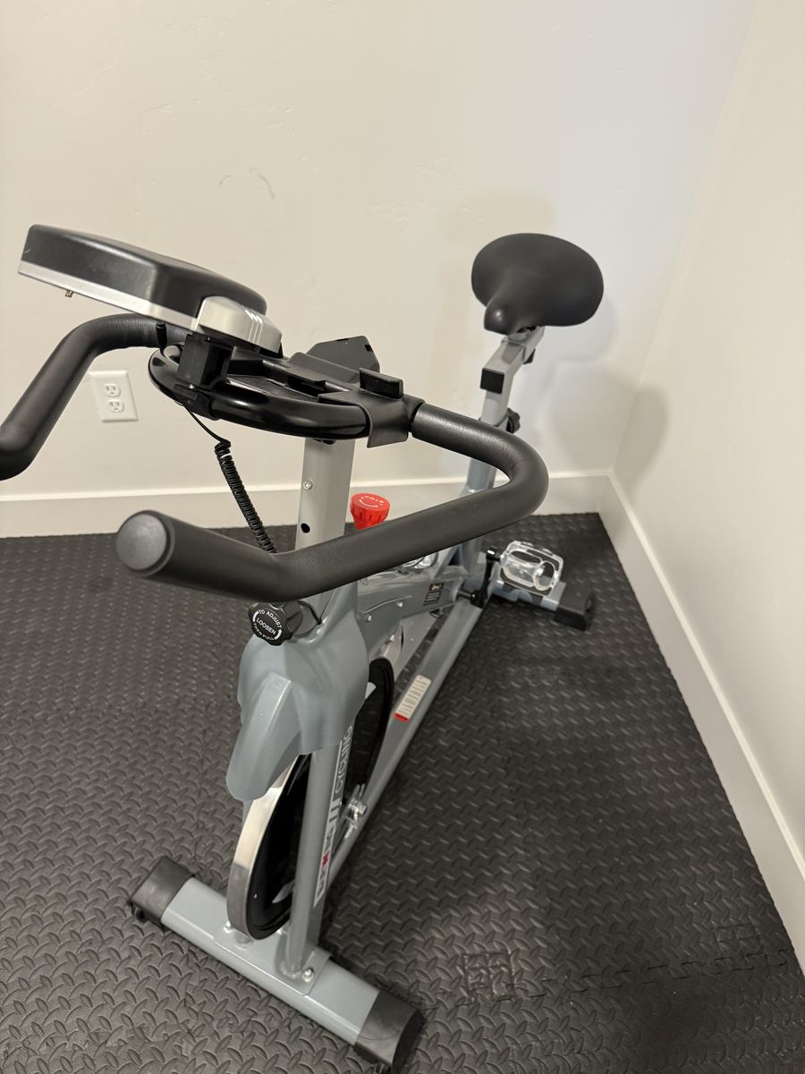 Indoor Exercise Cycling Bike with Digital Monitor