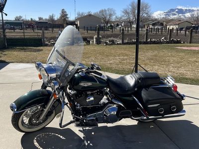 Harley-Davidson Road King Classic Green Cruiser Motorcycle 2,264 Miles Saddlebags Windshield