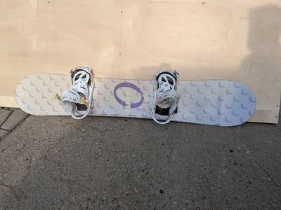 Burton Ozone Snowboard and Bindings Size 148