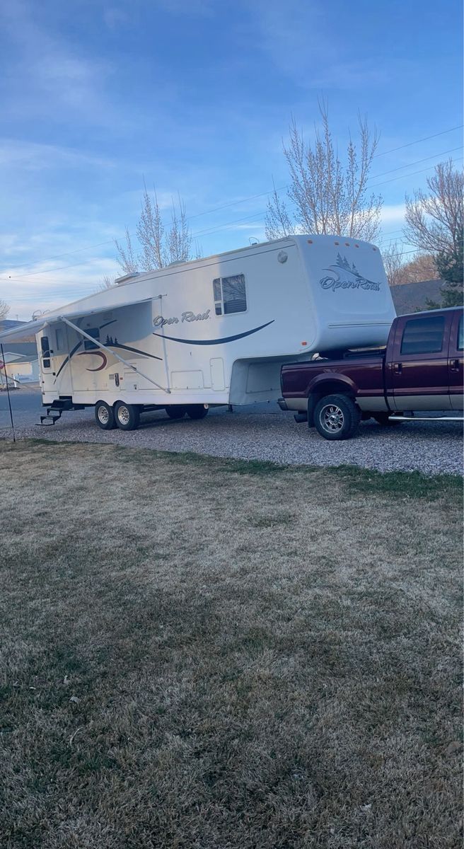 2004 Open Road 5th Wheel Travel Trailer - Sleeps 6, Heat/AC, Stand-up Shower