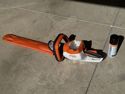Stihl HSA 56 Hedge Trimmer, AK 20 Battery, Charger