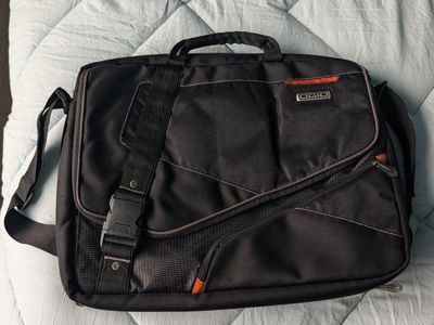Shoulder bag for laptop and books