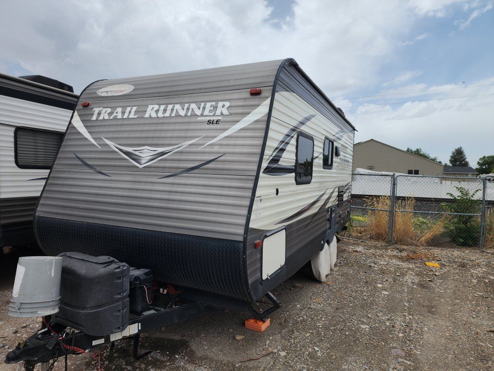 2018 Heartland Trail Runner 18SLE Travel Trailer Bumper Pull with AC, Awning, and Microwave
