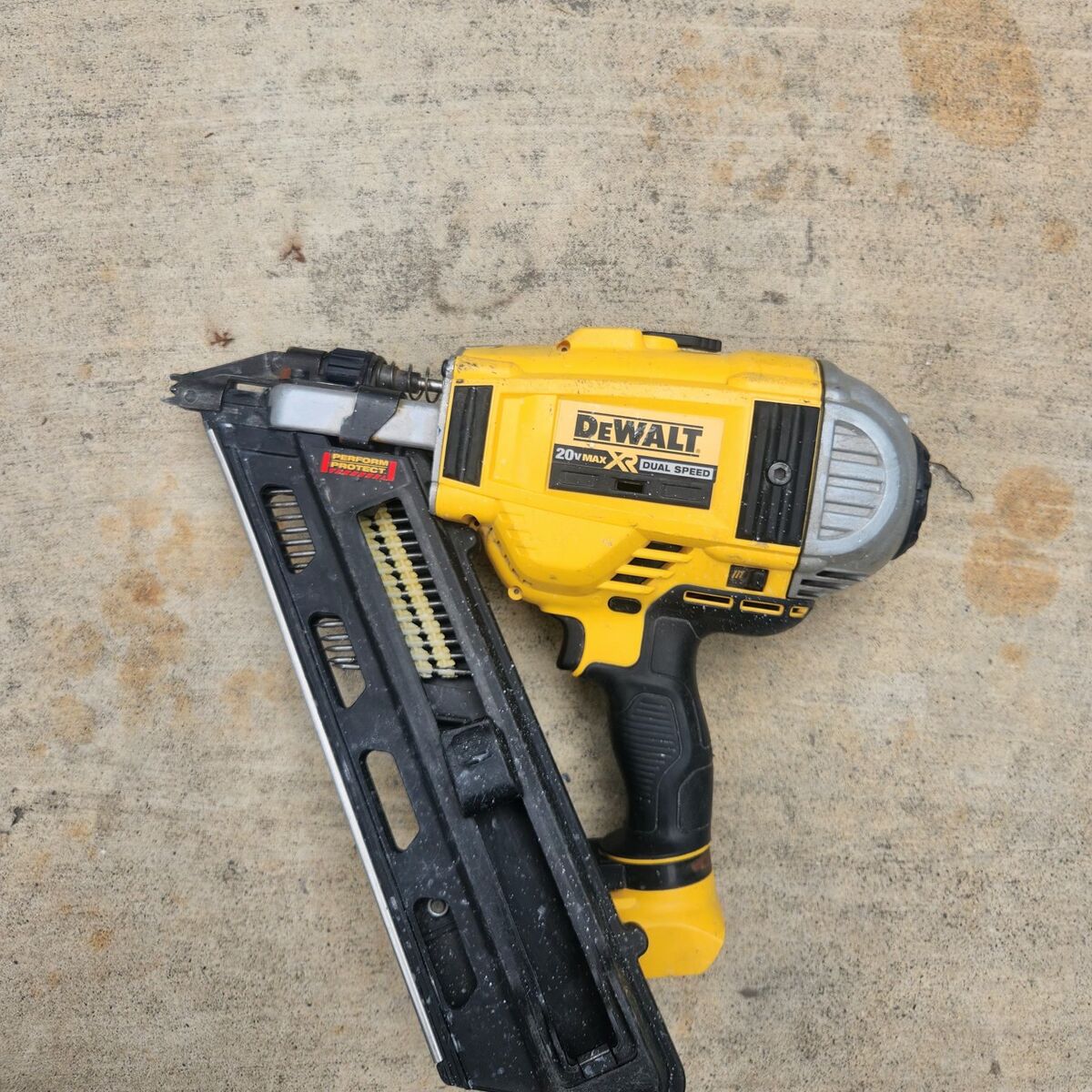 DeWalt 20V Max Cordless Framing Nailer DCN692B
