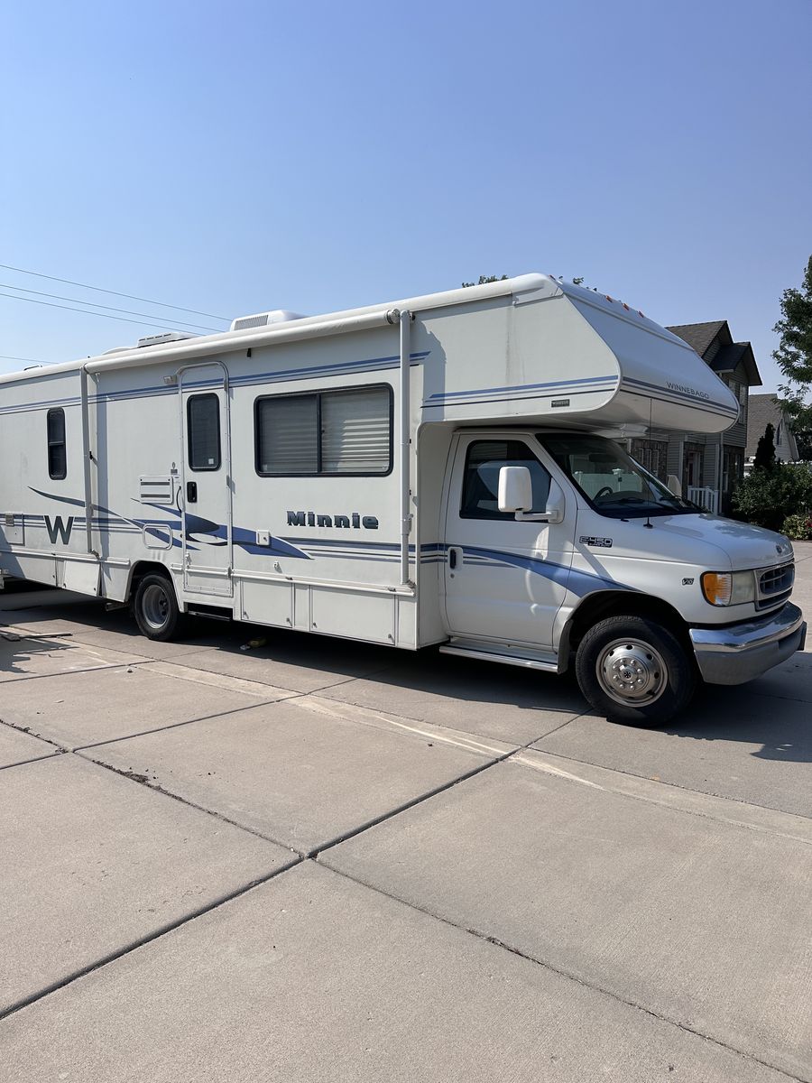 2002 Minnie Winnie. Winnebago.  30foot