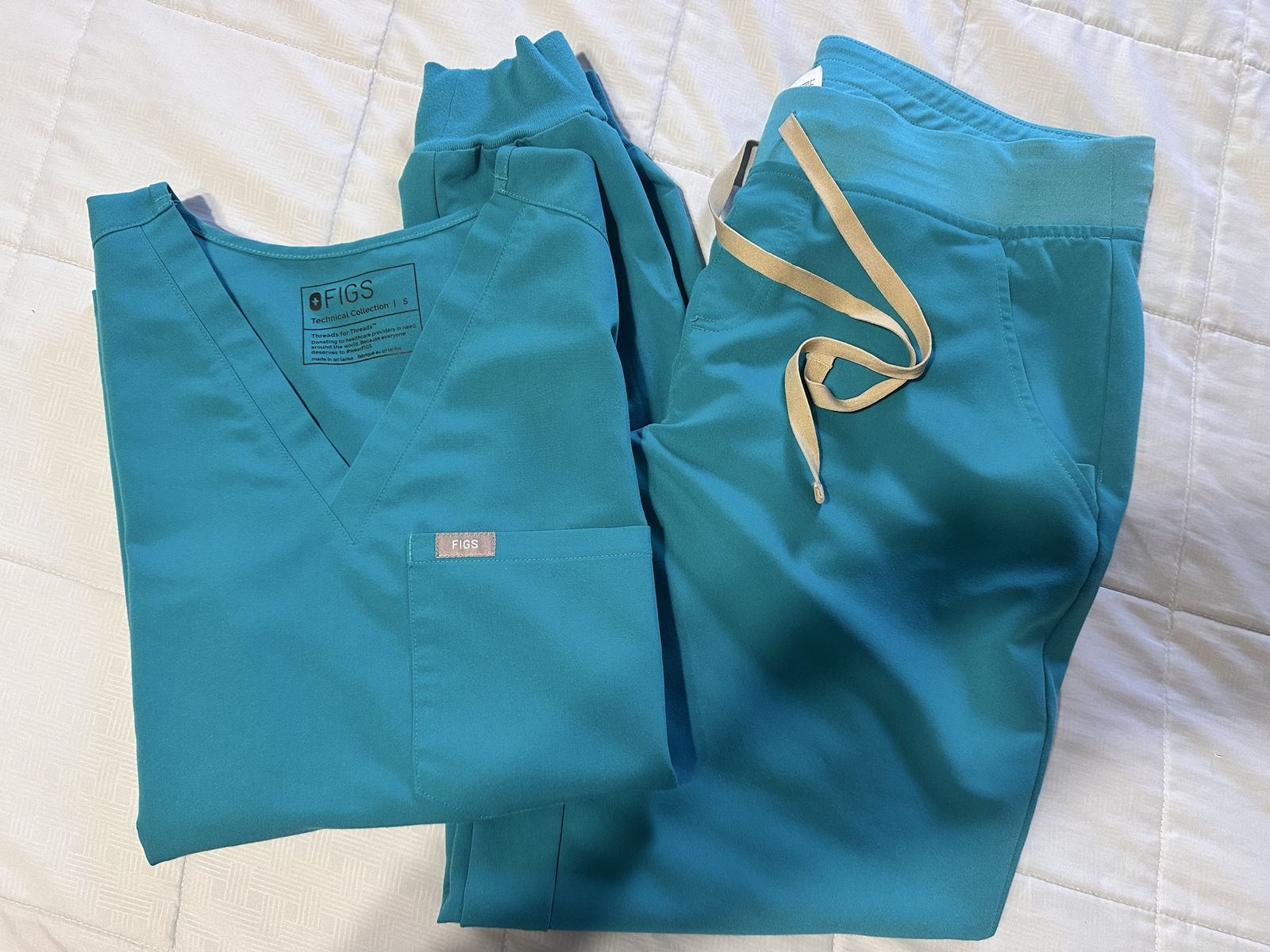 FIGS Technical Collection Women's Scrub Set Teal Top Small & Jogger Pants Small