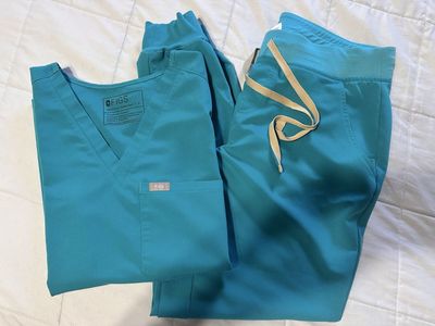 FIGS Technical Collection Women's Scrub Set Teal Top Small & Jogger Pants Small