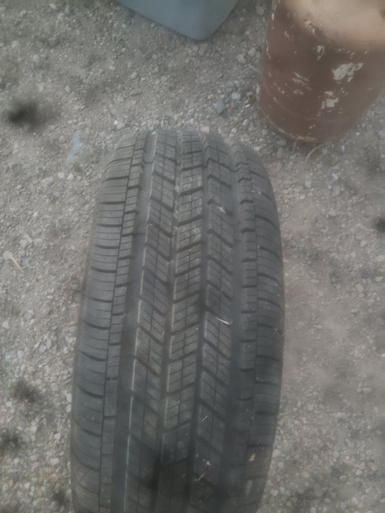 New Cooper lifeline tire 225 55 r16