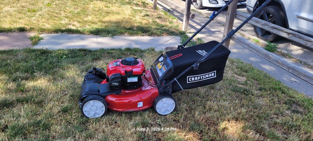 craftsman lawn mower self propelled good working conditions.