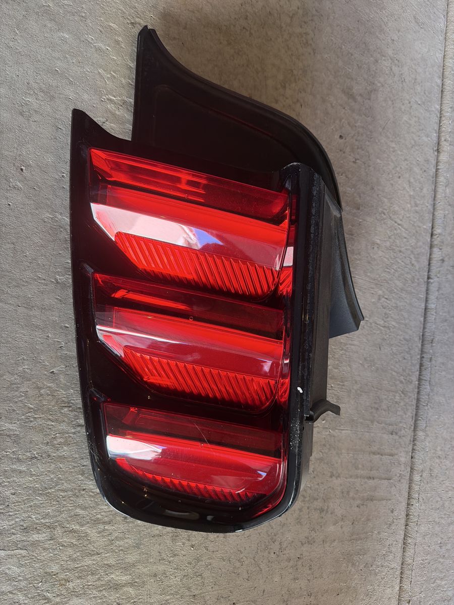 Mustang GT350 Passenger Side LED Tail Light Assembly - Used Condition
