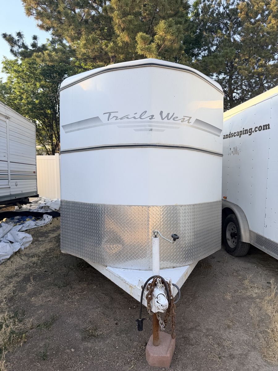 Trailswest Santa Fe II 2-Horse Trailer - Good Condition, Tack Room, Smooth Pull