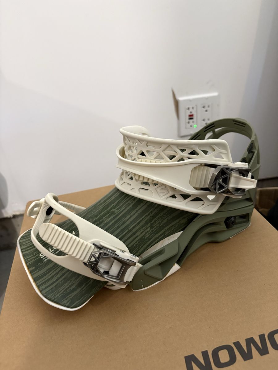 Medium Salomon district bindings