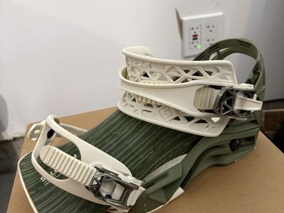 Medium Salomon district bindings