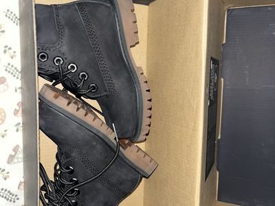 New/Unused 6c Blk Timberland Boots