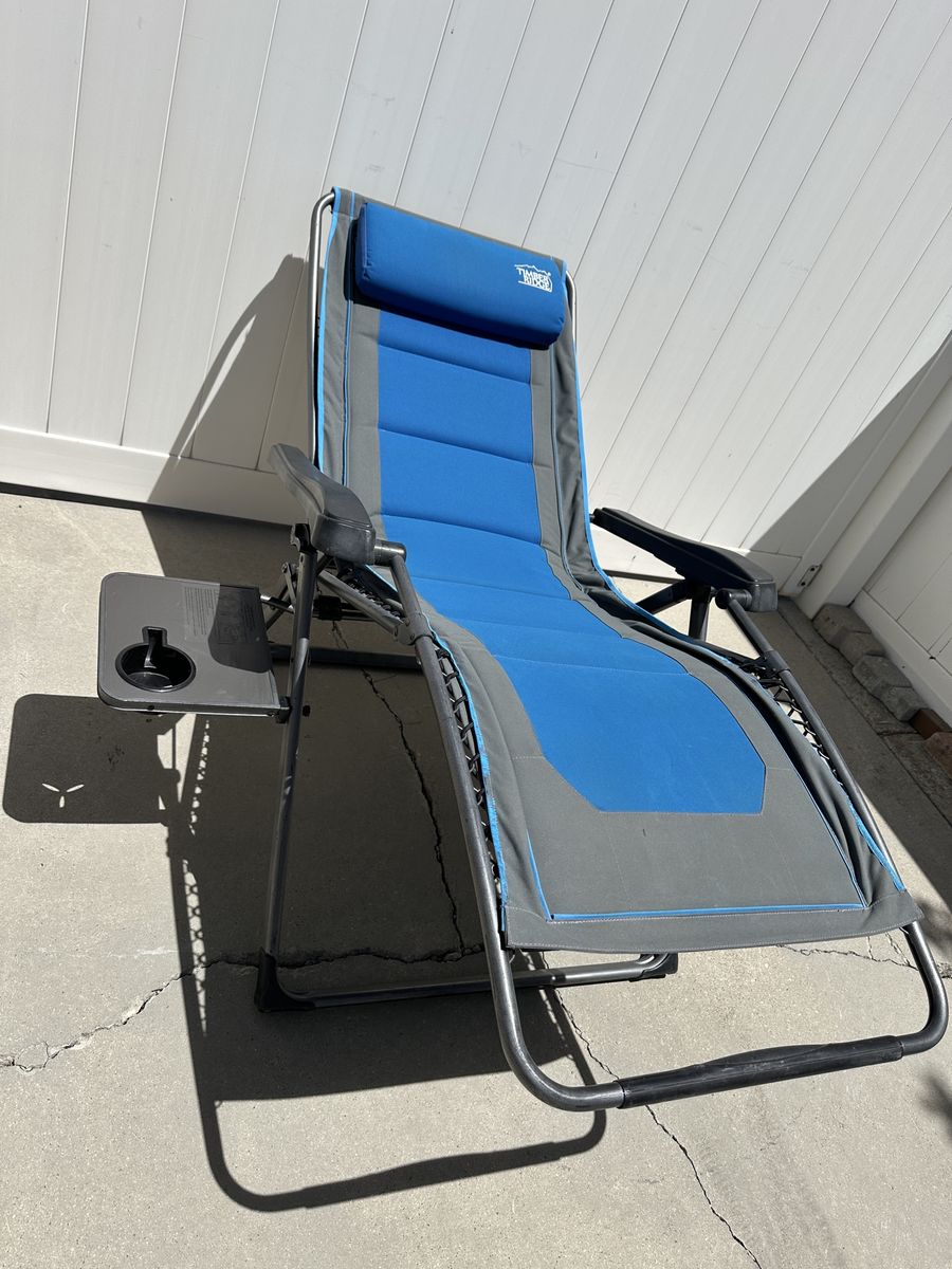 Nice Comfy Zero Gravity Chair With Pillow