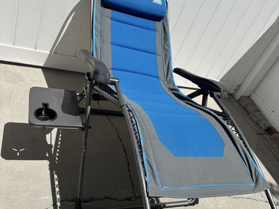 Nice Comfy Zero Gravity Chair With Pillow