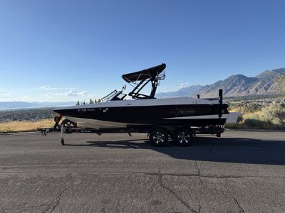 2014 Axis A22 Wake and Surf Boat with Trailer