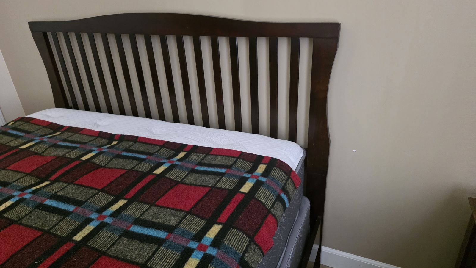 Queen Size Bed Complete with Head and Footboard and Rails