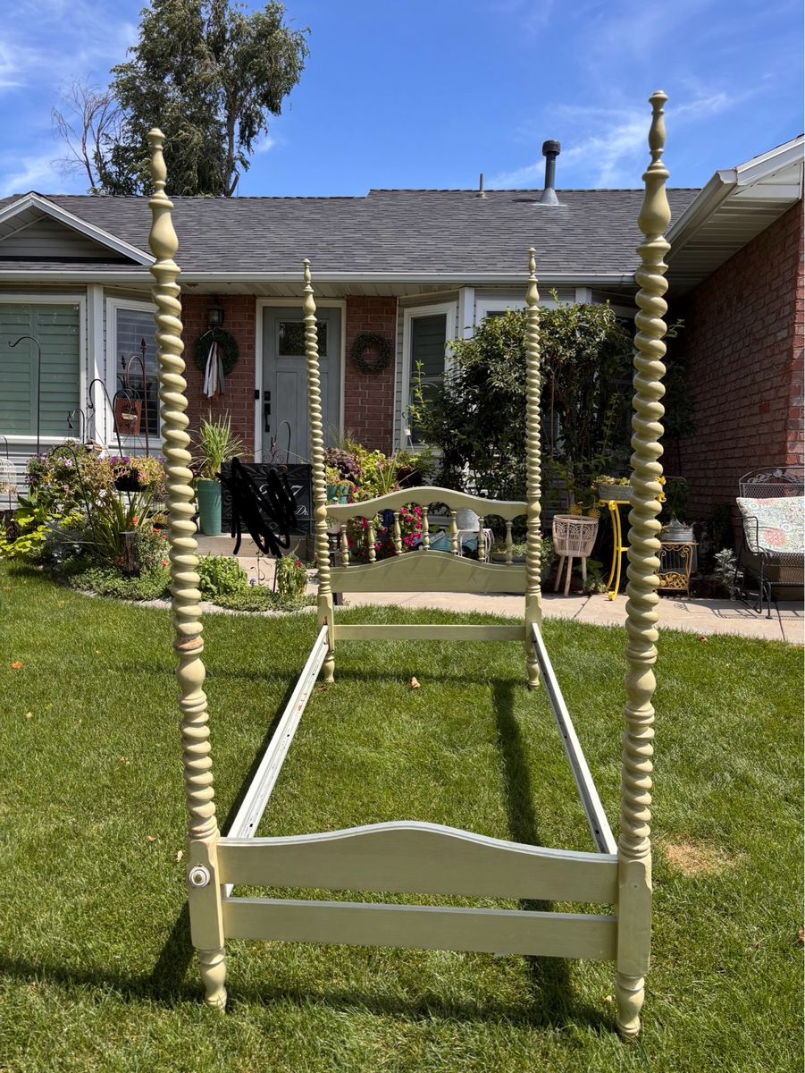 Sweetest Vintage Twin Size 4 Poster Bed 