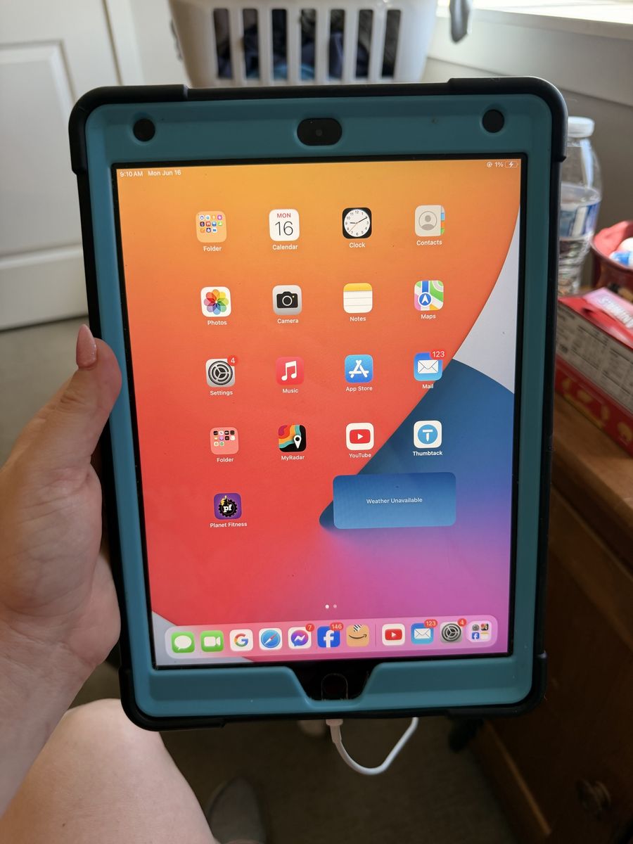 Apple iPad 8th Gen - 32 GB WiFi + Cellular