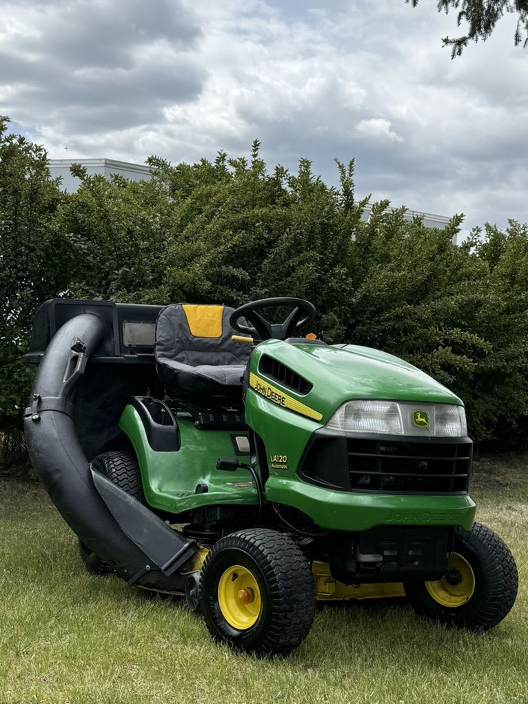 Deere John Riding Lawn Mower