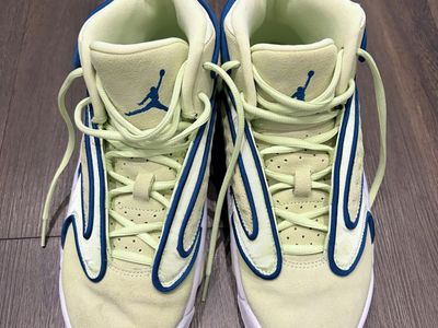 Air Jordan OG Lime Ice Sneakers Women's Size 8 - Used