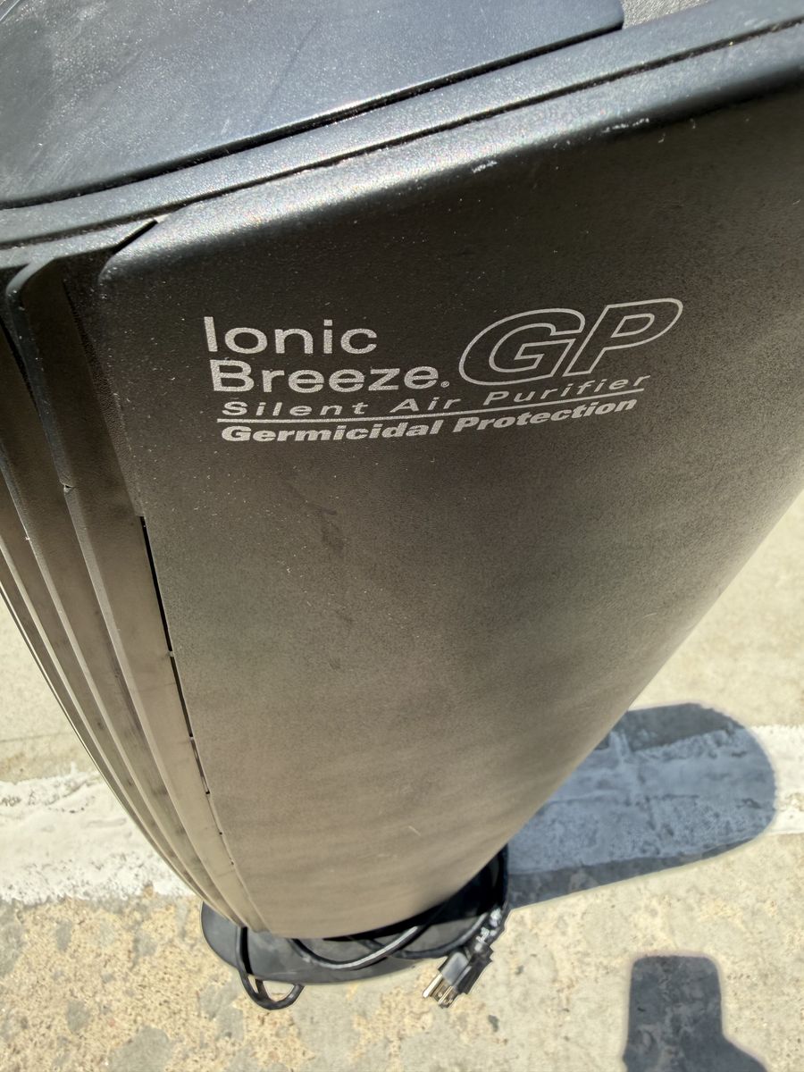 SHARPER IMAGE IONIC BREEZE AIR CLEANER WITH GERMICIDE 3 OPTIONS! ONE IS JUST FOR PARTS