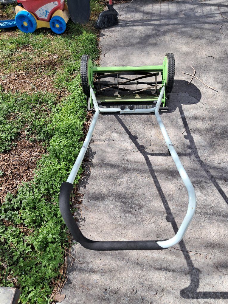 GreenWorks 16 inch Reel Mower Push Lawn Mower - Manual, Eco-Friendly Yard Care