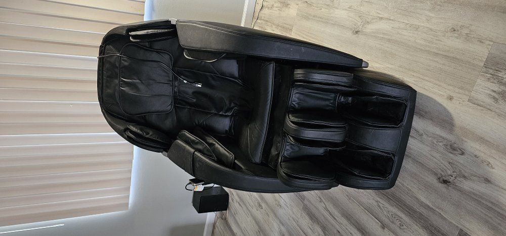 Insignia Zero Gravity Full Body Massage Chair